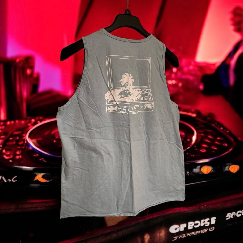 Grey and white vintage tank top
Men's tank top with print - graphite